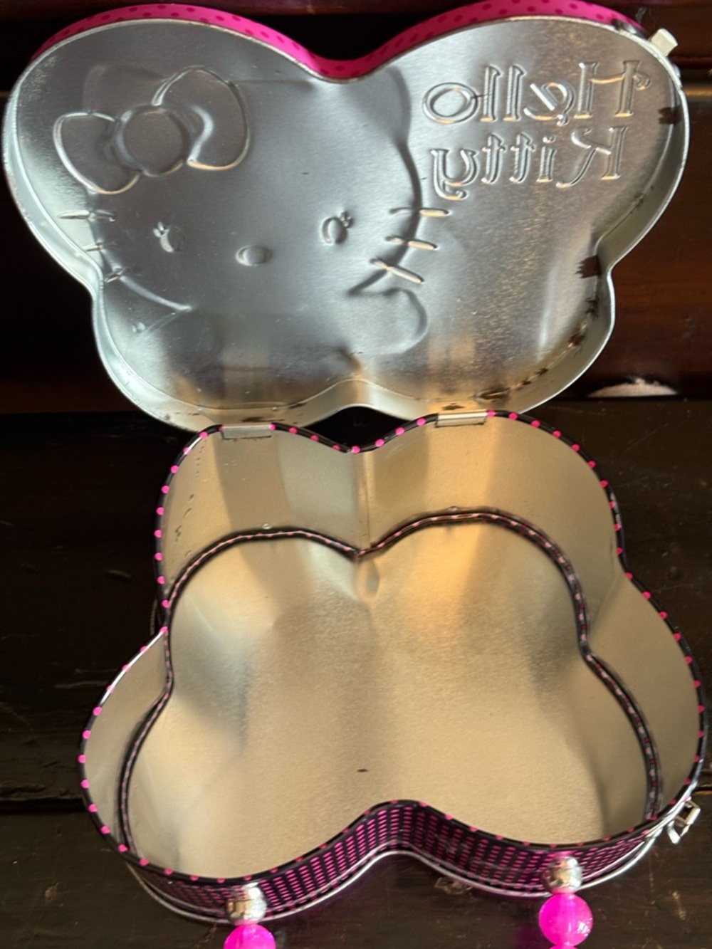 Hello Kitty Hot Pink Polka Dot Heart Tin Purse - Picture 8 of 10